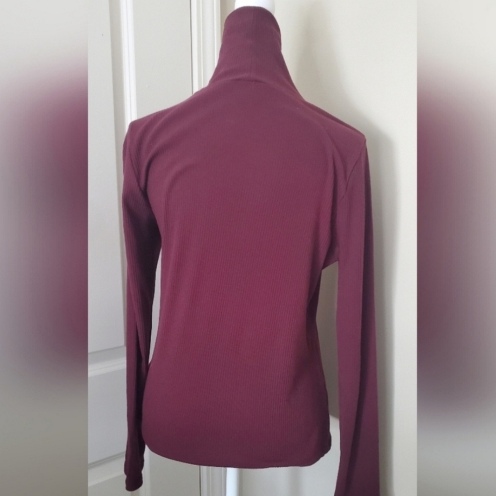 EUC Ribbed Turtleneck - Picture 4 of 11
